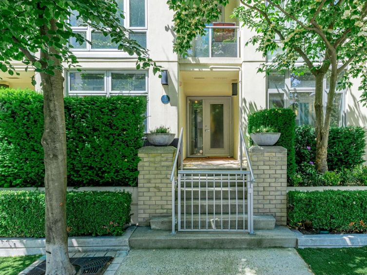 1227 Richards Street, Vancouver, BC, V6B 3G3