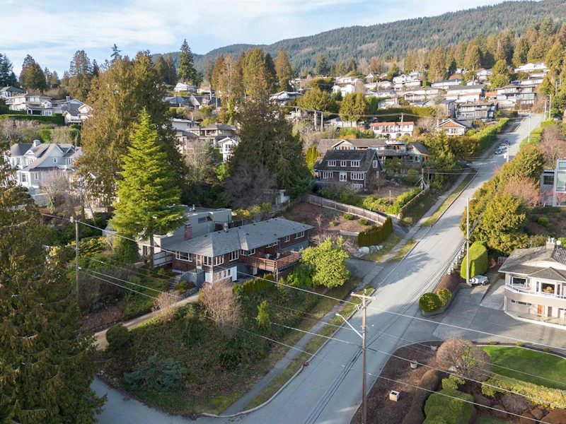 2505 Nelson Avenue, West Vancouver BC V7V 2R5