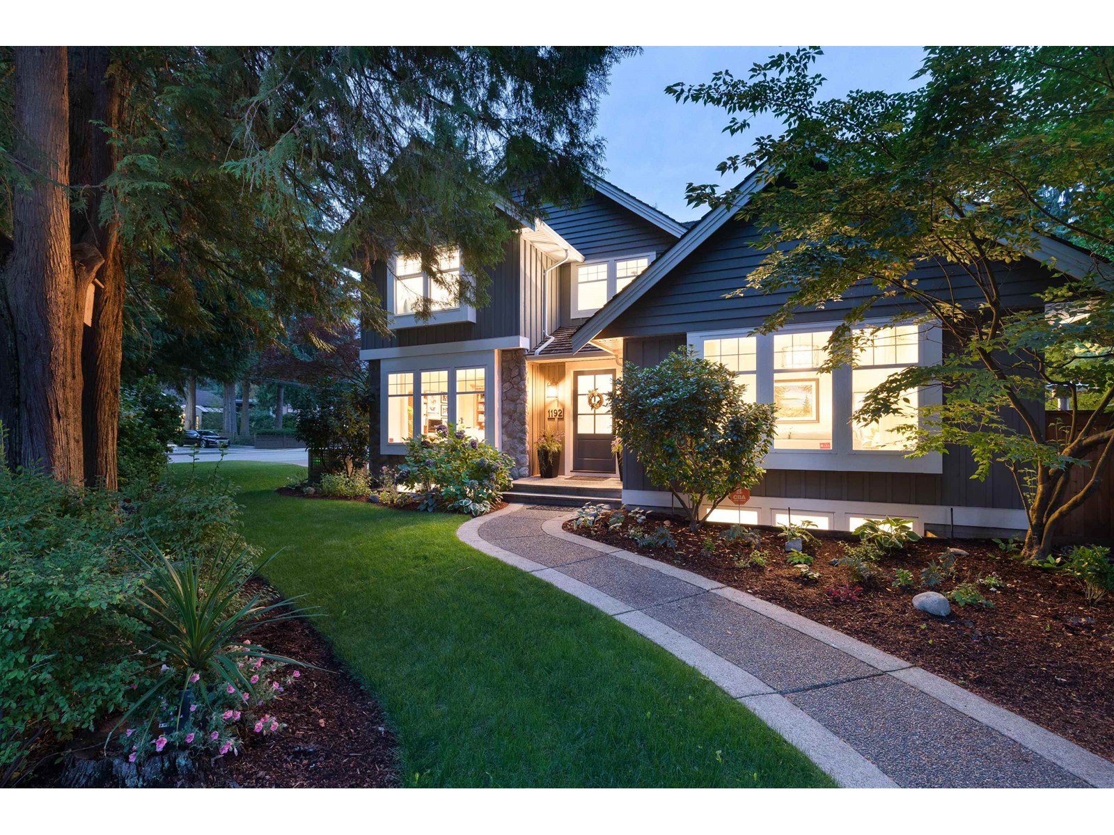 1192 Edgewood Place, North Vancouver, BC, V7R 1Z1