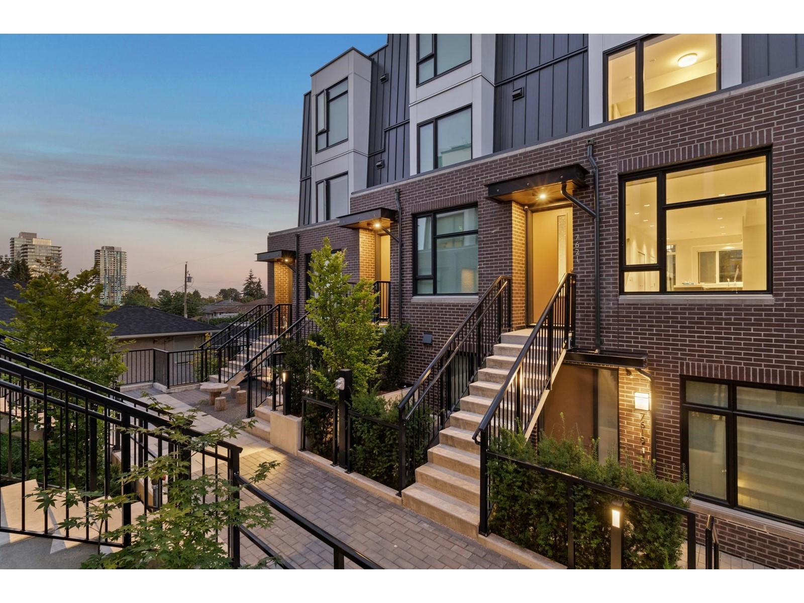 7621 Yukon Street, Vancouver, BC, V5X 2Y4