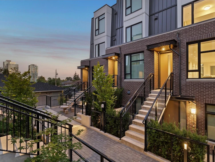 7621 Yukon Street, Vancouver, BC, V5X 2Y4