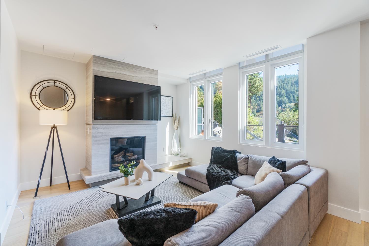202-6691 Nelson Avenue, West Vancouver, BC, V7W 2B2