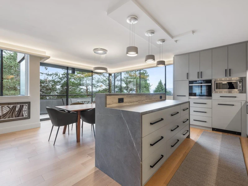 700 - 1685 W 14th Avenue, Vancouver BC V6J 2J3