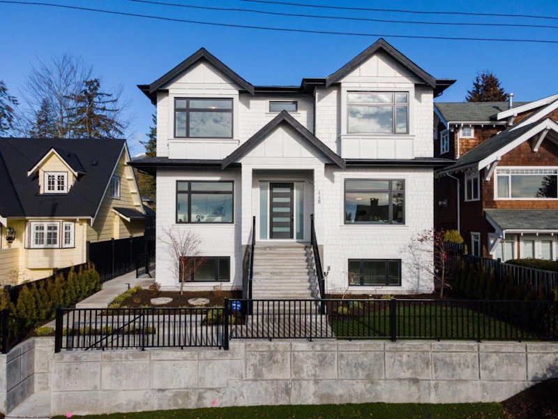 448 E 18th Street, North Vancouver BC V7L 2Y2