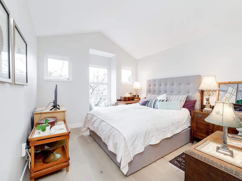 2 - 888 W 16th Avenue, Vancouver BC V5Z 1T1