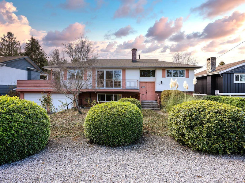 325 54th Street, Delta BC V4M 3G6