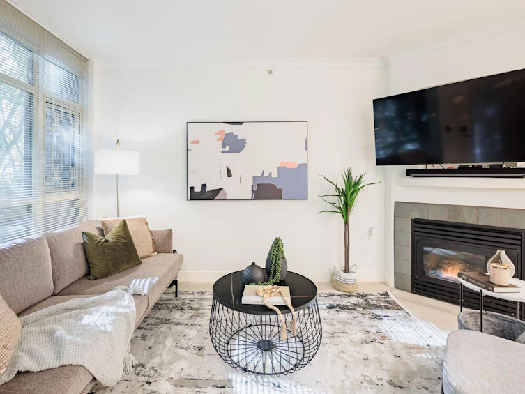 100-1068 Hornby Street, Vancouver, BC, V6Z 2Y7
