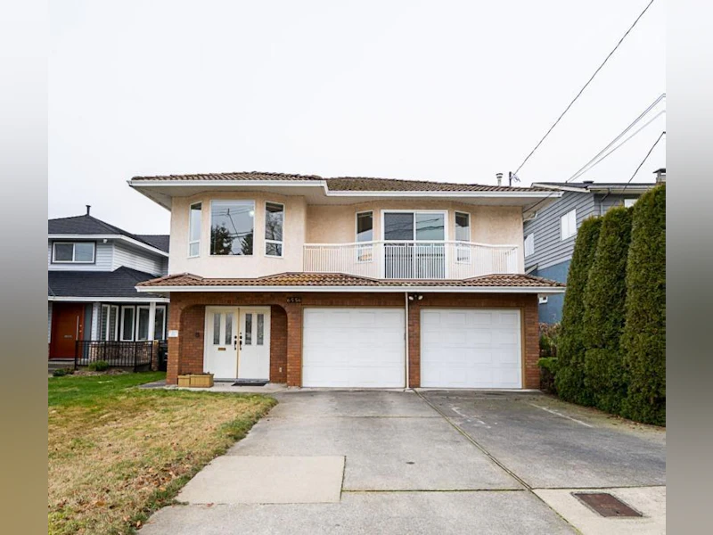 6556 Russell Avenue, Burnaby BC V5H 3T5