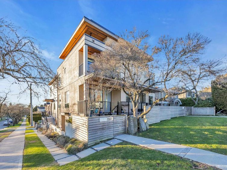 7561 Granville Street, Vancouver, BC, V6P 4Y6
