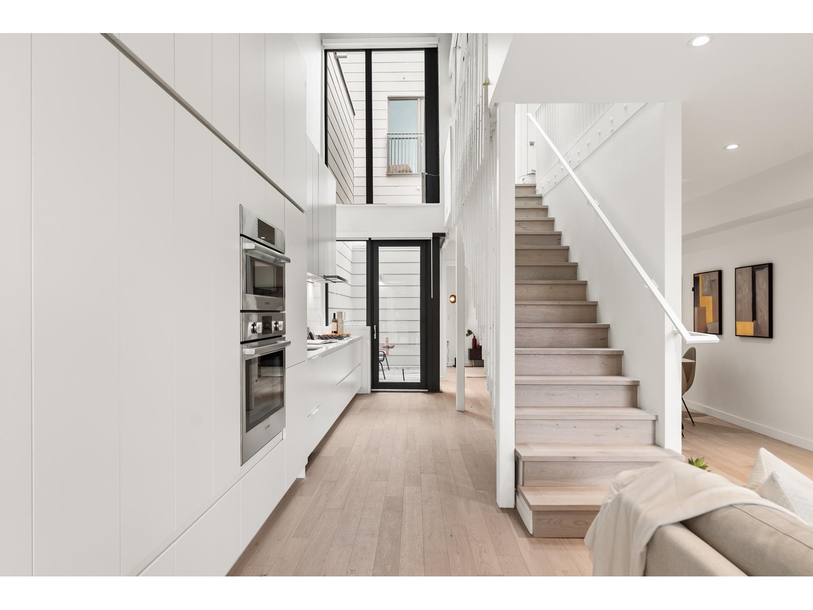 9-8 West 17th Avenue, Vancouver, BC, V5Y 1Z4