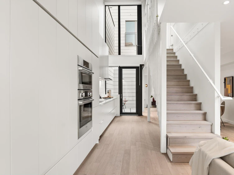 9-8 West 17th Avenue, Vancouver, BC, V5Y 1Z4