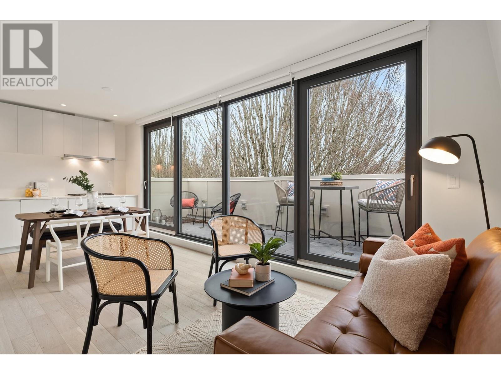 12-10 West 17th Avenue, Vancouver, BC, V5Y 1Z4