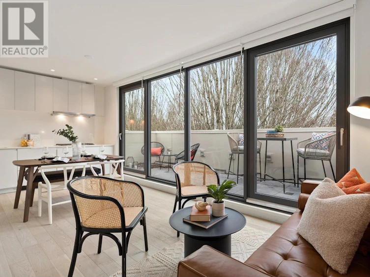 12-10 West 17th Avenue, Vancouver, BC, V5Y 1Z4
