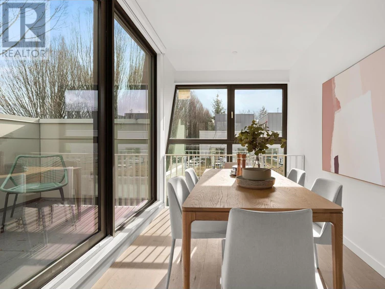 2-6 West 17th Avenue, Vancouver, BC, V5Y 1Z4