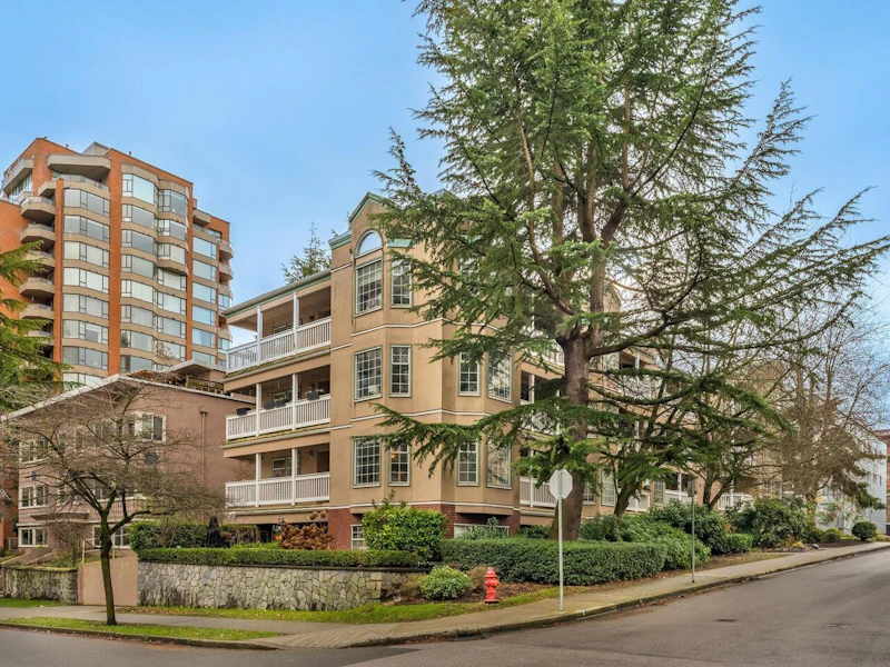 205 - 828 Gilford Street, Vancouver BC V6G 2N6