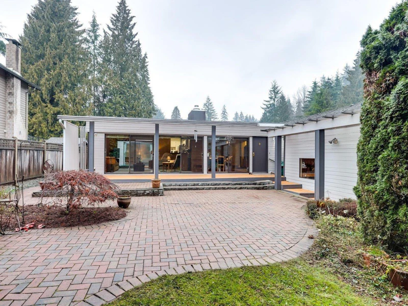 2794 Violet Street, North Vancouver BC V7H 2L6