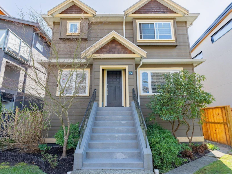 476 W 23rd Avenue, Vancouver BC V5Y 2H4