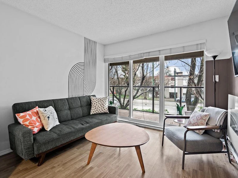 213 - 1440 E Broadway Avenue, Vancouver BC V5N 5P2