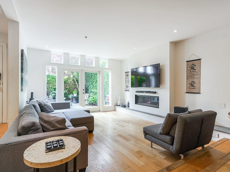 3257 W 2nd Avenue, Vancouver BC V6K 1K9