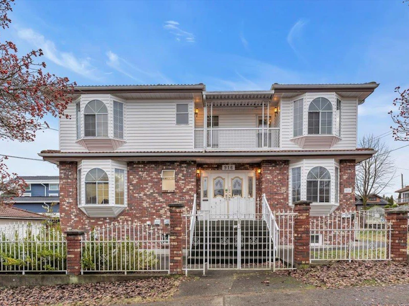 916 E 26th Avenue, Vancouver BC V5V 2J4