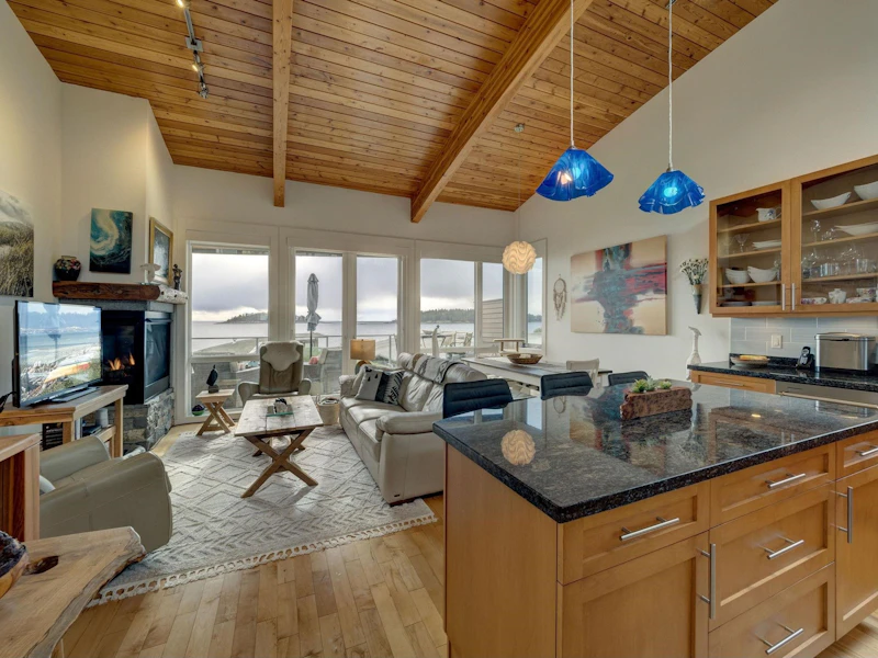6500 Wildflower Place, Sechelt BC