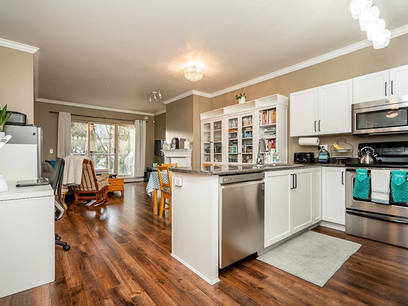 220 - 2109 Rowland Street, Port Coquitlam BC V3C 6J4