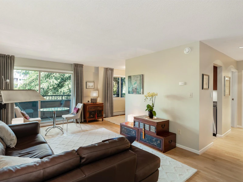205 - 2480 W 3rd Avenue, Vancouver BC V6K 1L8