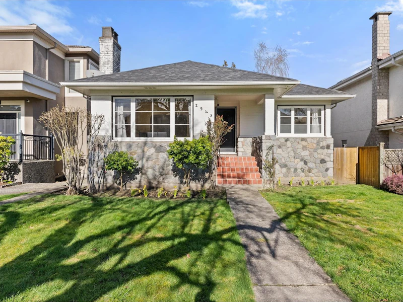 2943 W 22nd Avenue, Vancouver BC V6L 1M9