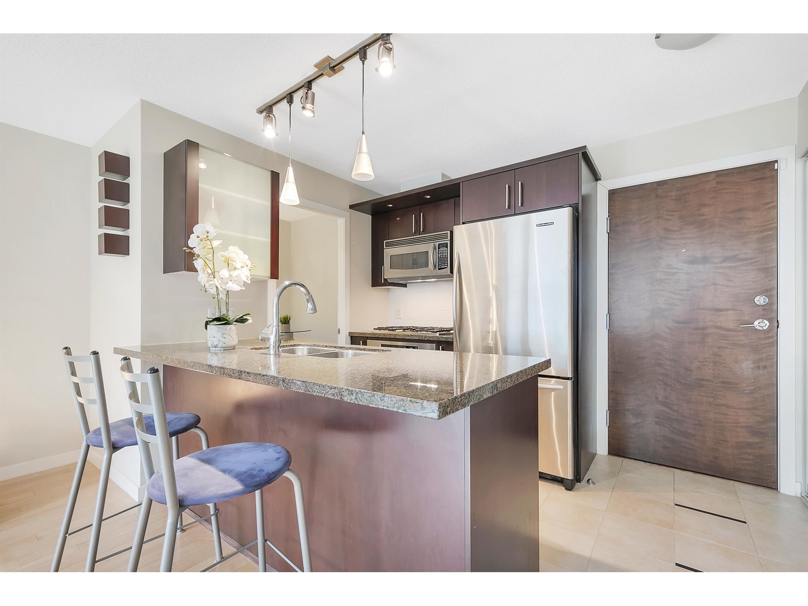 202-1650 West 7th Avenue, Vancouver, BC, V6J 5N1