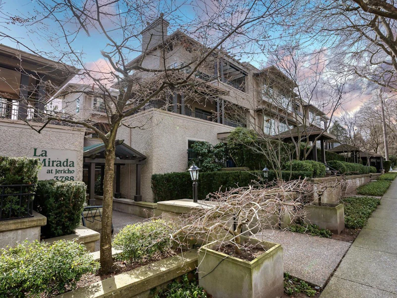 209 - 3788 W 8th Avenue, Vancouver BC V6R 1Z3