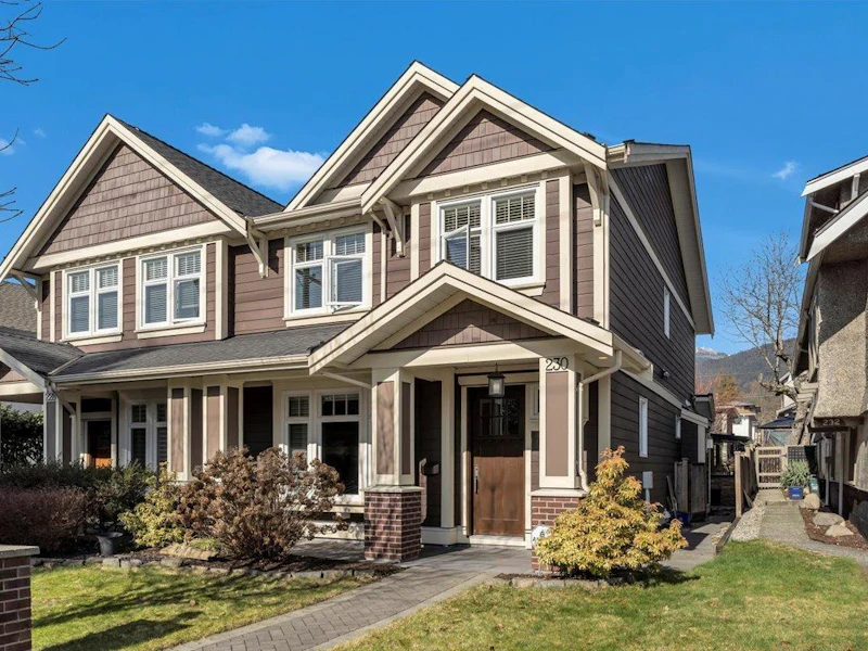 230 E 21st Street, North Vancouver BC V7L 3B6