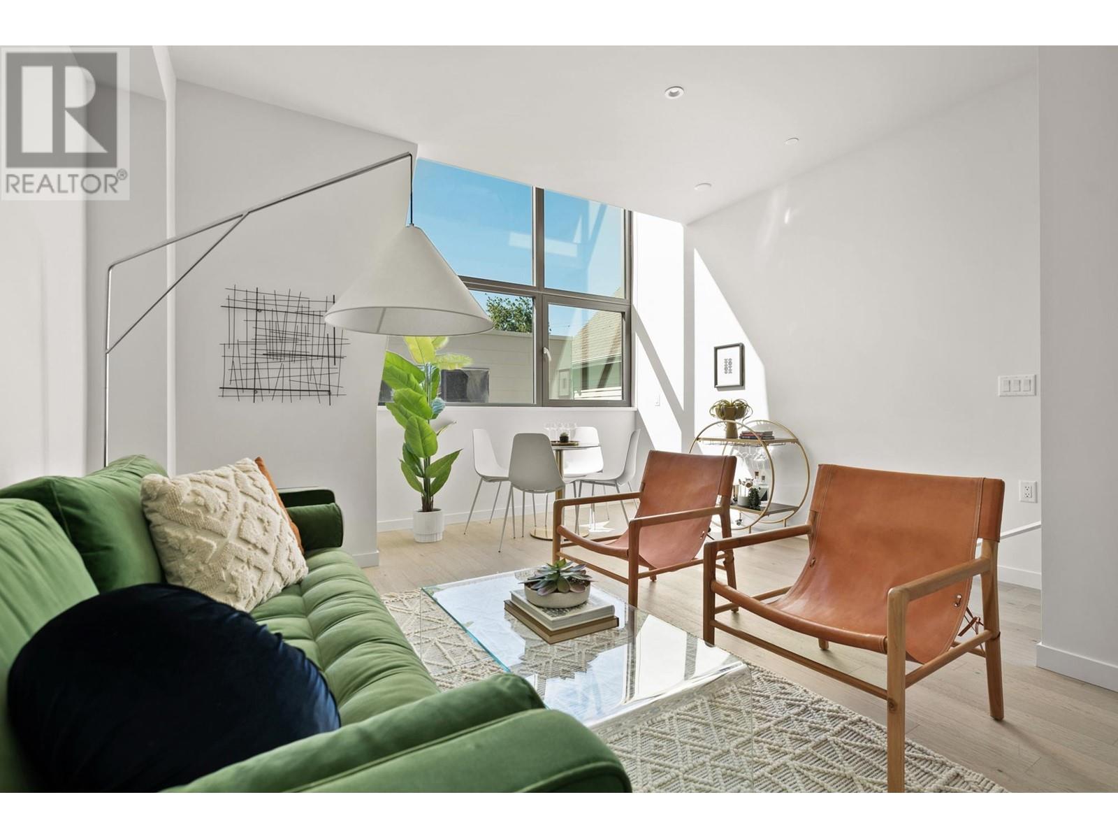 3-6 West 17th Avenue, Vancouver, BC, V5Y 1Z4