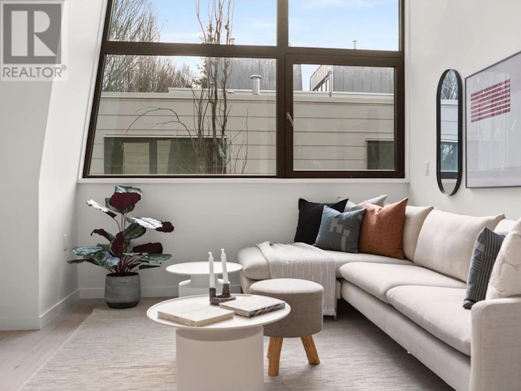 4-6 West 17th Avenue, Vancouver, BC, V5Y 1Z4