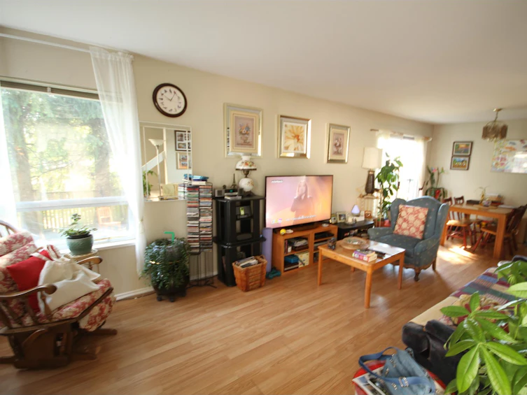 760-760-766 North Road, Gibsons, BC, V0N 1V9