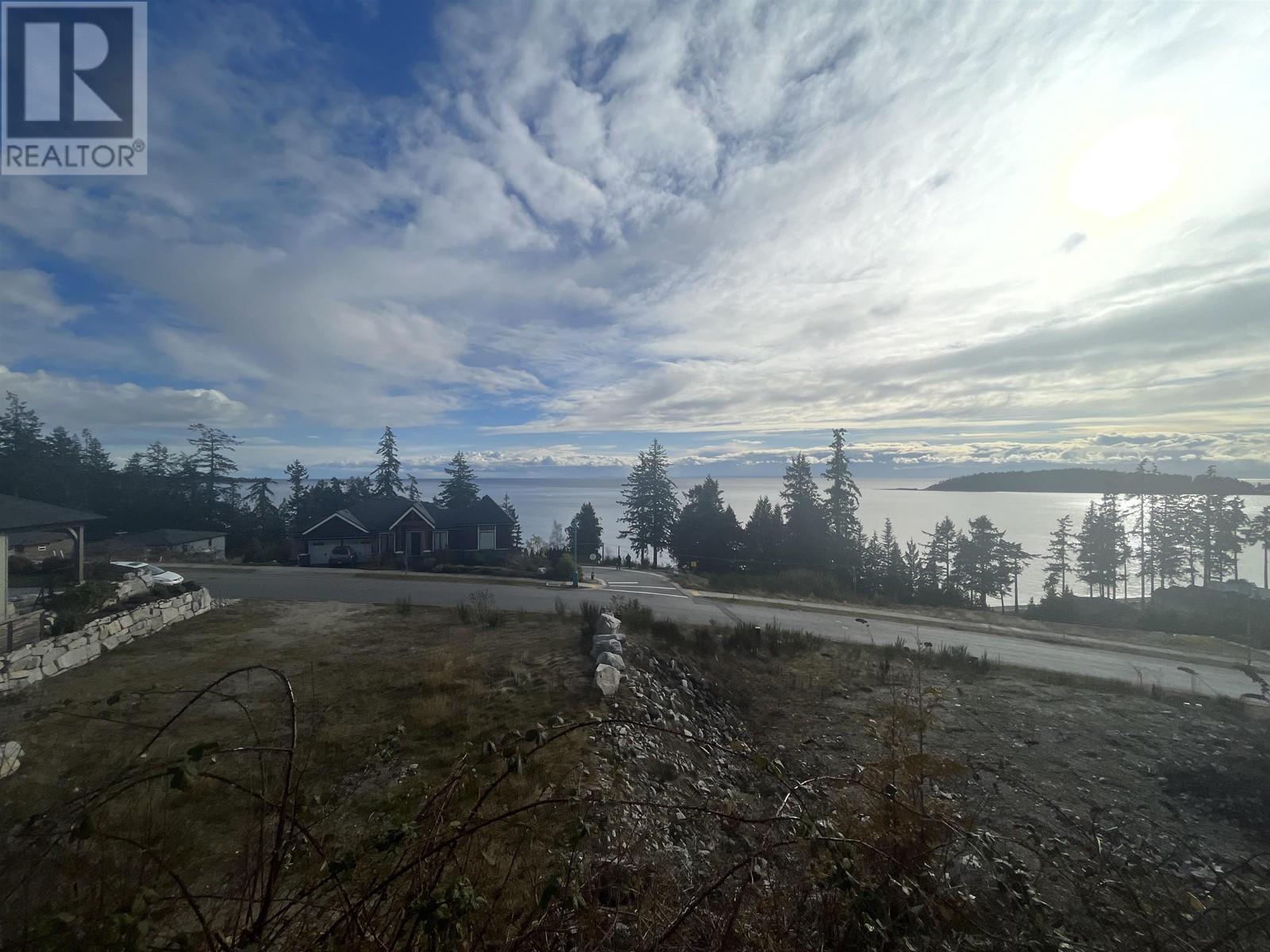 5962 Barnacle Street, Sechelt, BC, V7Z 0V4