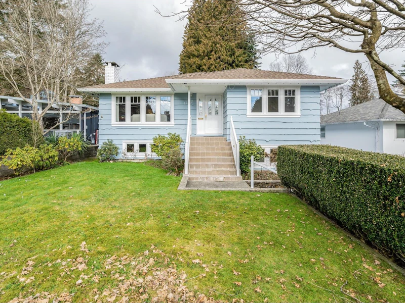1182 Ronayne Road, North Vancouver BC V7K 1H3