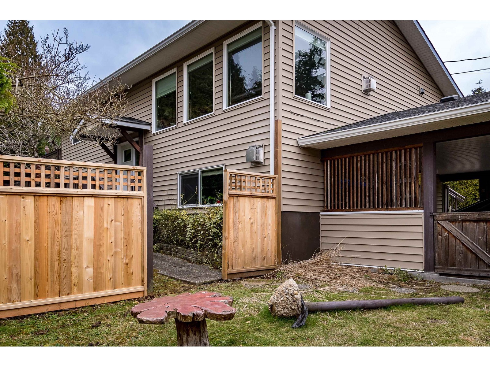 5435 Mills Road, Sechelt, BC, V7Z 0M3