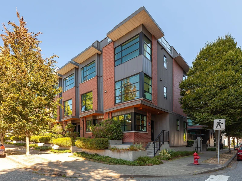 1197 W 73rd Avenue, Vancouver BC V6P 3E6