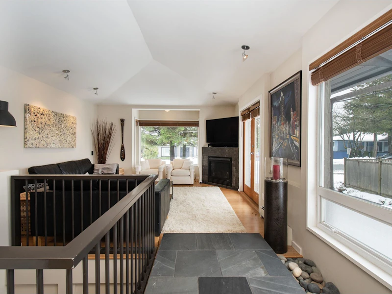 618 E 17th Street, North Vancouver BC V7L 2W6
