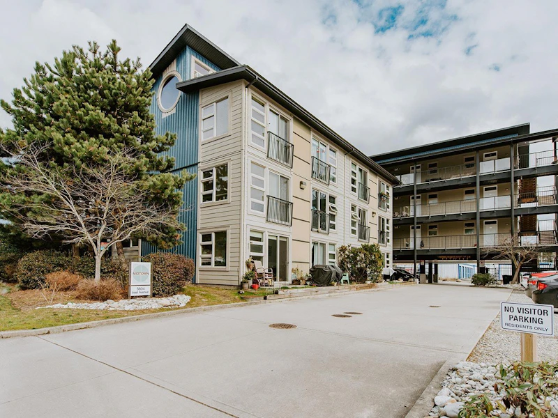 207 - 5604 Inlet Avenue, Sechelt BC