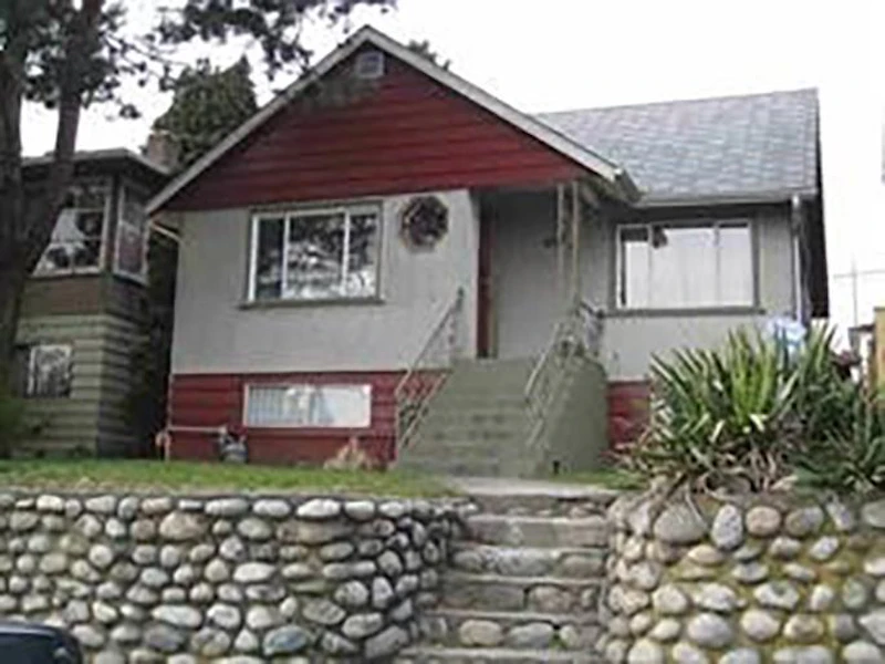 595 E 61st Avenue, Vancouver BC V5X 2B8