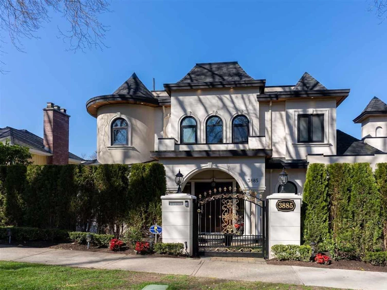 3885 West Broadway, Vancouver, BC, V6R 2C2