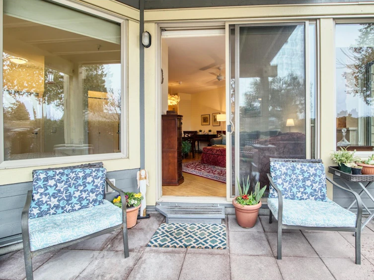 111-5160 Davis Bay Road, Sechelt, BC, V7Z 0H3