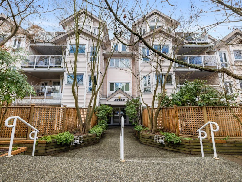 101 - 1738 Frances Street, Vancouver BC V5L 1Z6