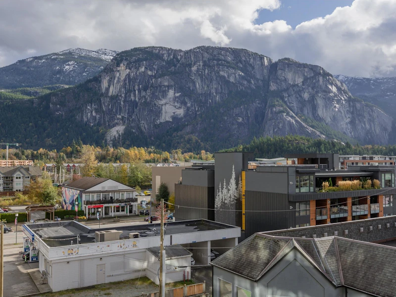 401 - 1365 Pemberton Avenue, Squamish BC
