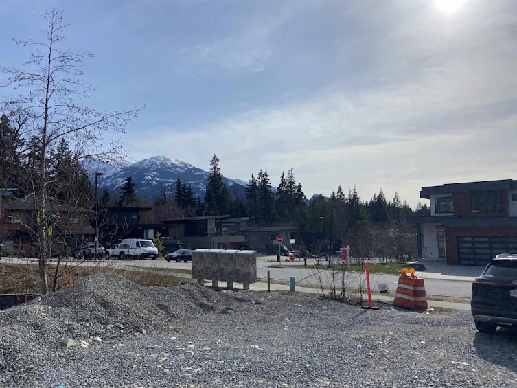 2-3385 Mamquam Road, Squamish, BC, V8B 0E3