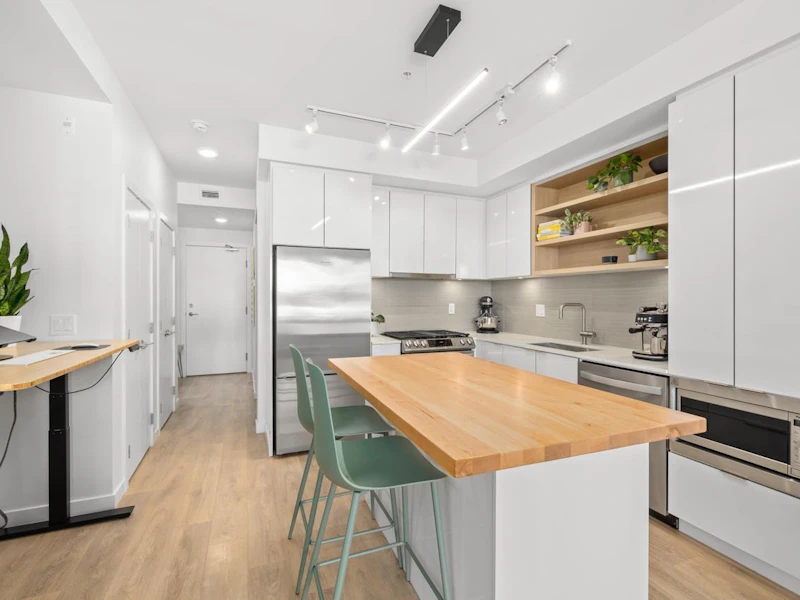 203 - 725 Marine Drive, North Vancouver BC