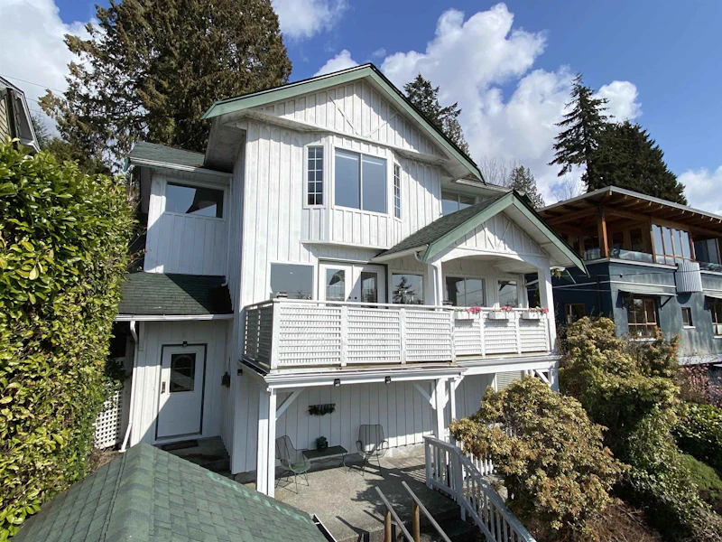 3333 Marine Drive, West Vancouver BC V7V 1M8