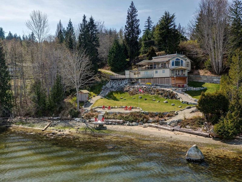 6374 N Gale Avenue, Sechelt BC