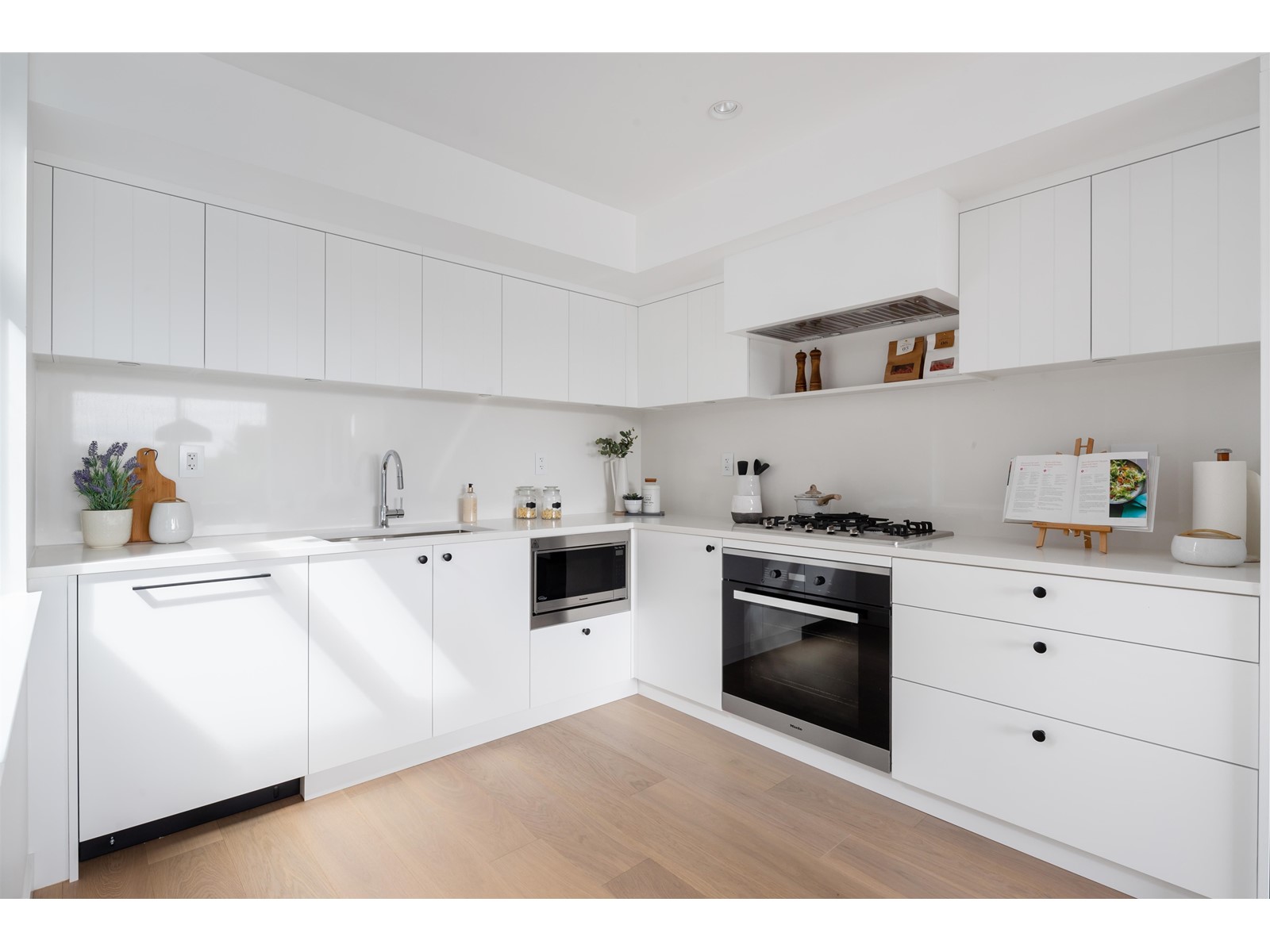 211-90 West King Edward Avenue, Vancouver, BC, V5Y 0N6